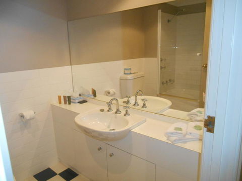 St Francis Winery - Accommodation Newcastle 10