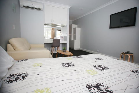 St Francis Winery - Accommodation Newcastle 4