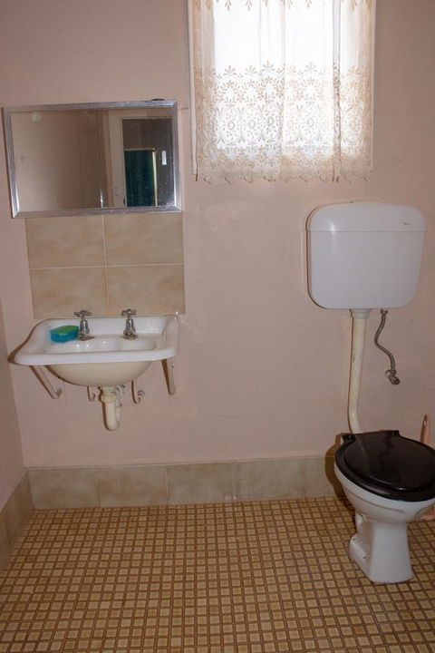 Kimba Units - Accommodation Newcastle 3