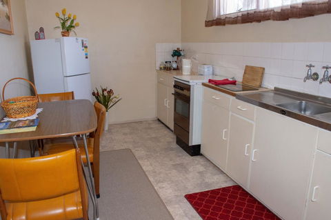 Kimba Units - Accommodation Newcastle 7