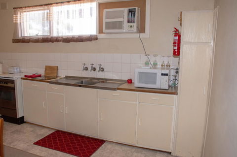 Kimba Units - Accommodation Newcastle 5