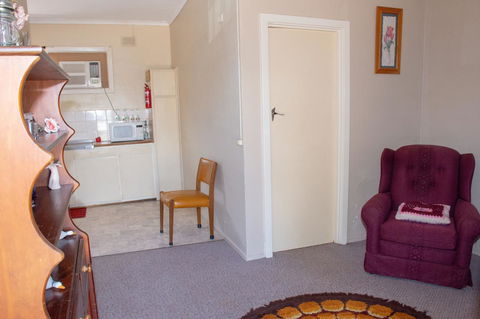 Kimba Units - Accommodation Newcastle 4