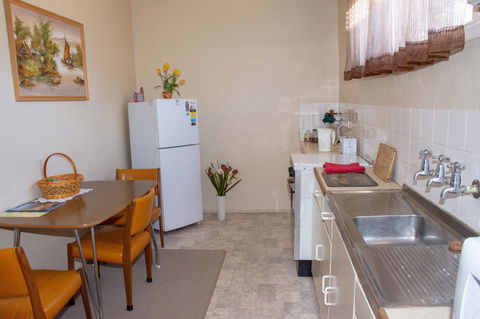 Kimba Units - Accommodation Newcastle 6