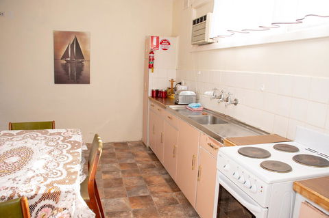 Kimba Units - Accommodation Newcastle 15