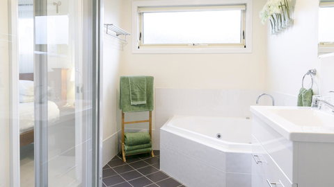 One Tree Bed And Breakfast - Accommodation Newcastle 9