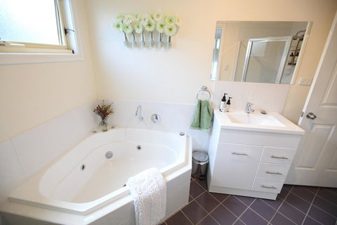 One Tree Bed And Breakfast - Accommodation Newcastle 10