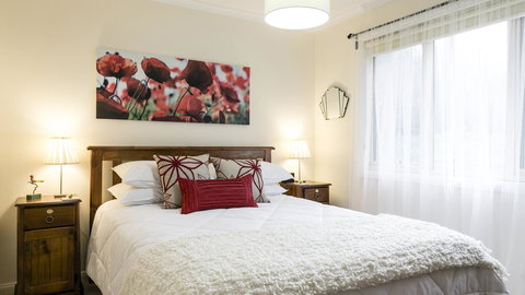 One Tree Bed And Breakfast - Accommodation Newcastle 2