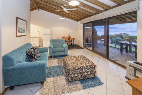 Chandlers Smiths Beach Villas - Accommodation Newcastle 3
