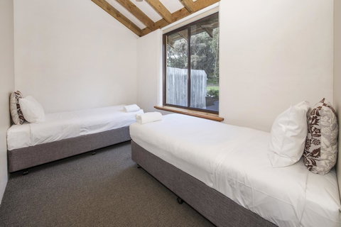 Chandlers Smiths Beach Villas - Accommodation Newcastle 7