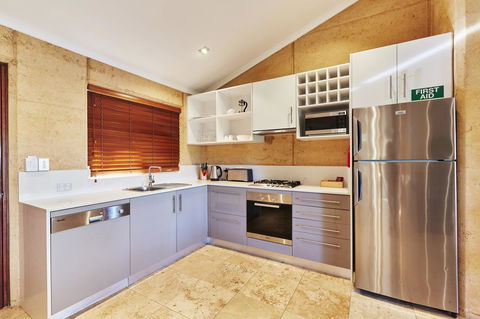 Eight Willows Retreat - Accommodation Newcastle 2
