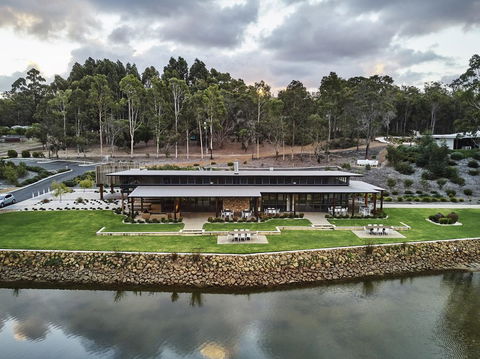 Eight Willows Retreat - Accommodation Newcastle 3