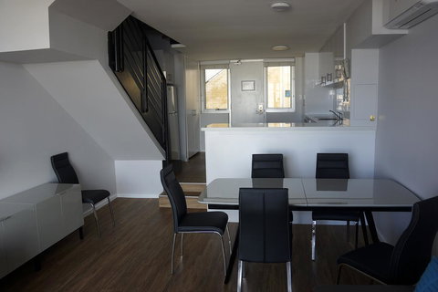 Oceanside 23 - Accommodation Newcastle 6