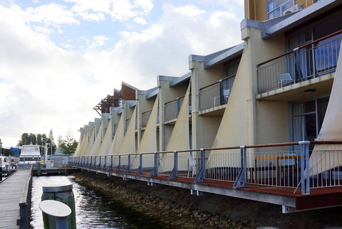 Oceanside 23 - Accommodation Newcastle 22