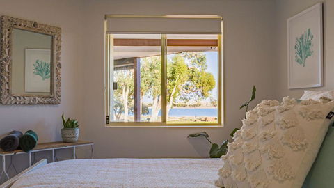 Starboard Views Kalbarri - River Front Apartment - Accommodation Newcastle 5