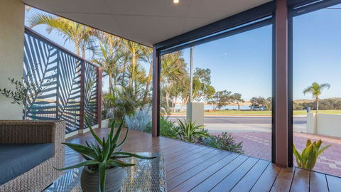 Starboard Views Kalbarri - River Front Apartment - Accommodation Newcastle 1