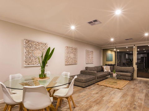 Starboard Views Kalbarri - River Front Apartment - Accommodation Newcastle 3