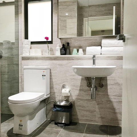 Modern & Cosy 2-Bedroom Apartment Hornsby - Accommodation Newcastle 12