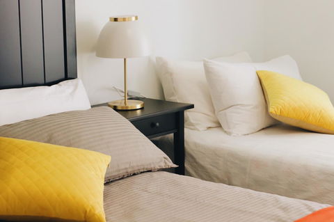 Modern & Cosy 2-Bedroom Apartment Hornsby - Accommodation Newcastle 0