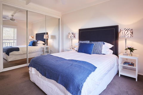 Bright And Spacious Family Home With Leafy Deck - Accommodation Newcastle 5