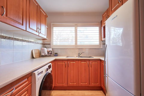 Bright And Spacious Family Home With Leafy Deck - Accommodation Newcastle 18