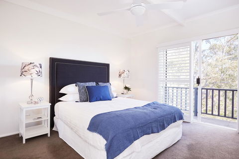 Bright And Spacious Family Home With Leafy Deck - Accommodation Newcastle 1