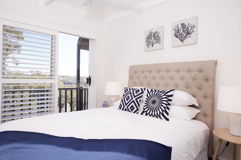 Bright And Spacious Family Home With Leafy Deck - Accommodation Newcastle 12