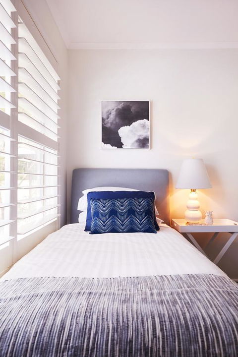 Bright And Spacious Family Home With Leafy Deck - Accommodation Newcastle 26