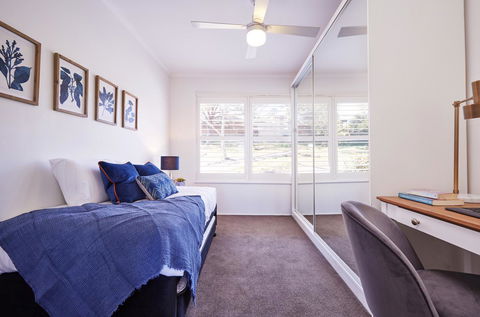 Bright And Spacious Family Home With Leafy Deck - Accommodation Newcastle 28