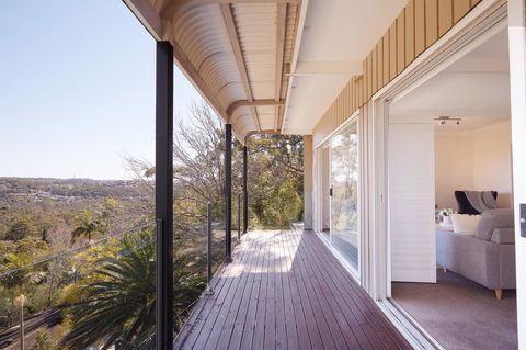 Bright And Spacious Family Home With Leafy Deck - Accommodation Newcastle 23