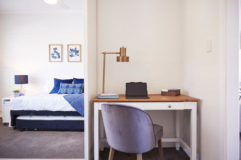 Bright And Spacious Family Home With Leafy Deck - Accommodation Newcastle 27
