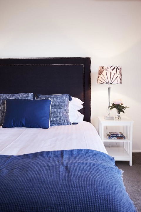 Bright And Spacious Family Home With Leafy Deck - Accommodation Newcastle 7