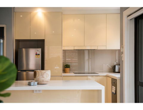 Beachside Getaway In Freshie W Parking - Accommodation Newcastle 2