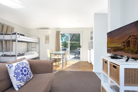 Huskisson Holiday Motel Cabins - Accommodation Newcastle 1