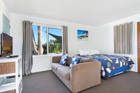 Huskisson Holiday Motel Cabins - Accommodation Newcastle 0