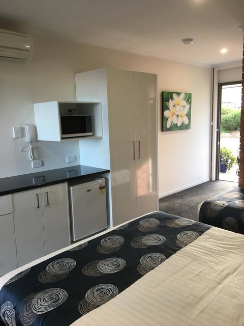 Pelican Motor Inn - Accommodation Newcastle 9