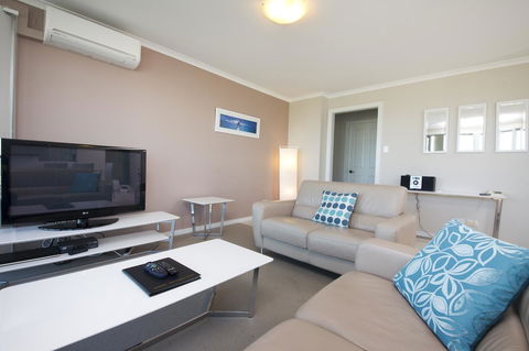 Sails Apartments - Accommodation Newcastle 6