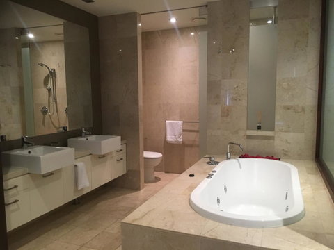 Santai 321 Beachside Studio - Accommodation Newcastle 9