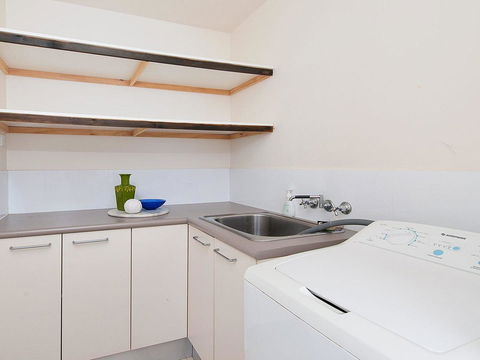 Blue View @ Fingal Bay - Accommodation Newcastle 10