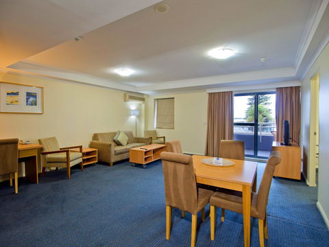Oaks The Entrance Waterfront Suites - Accommodation Newcastle 8