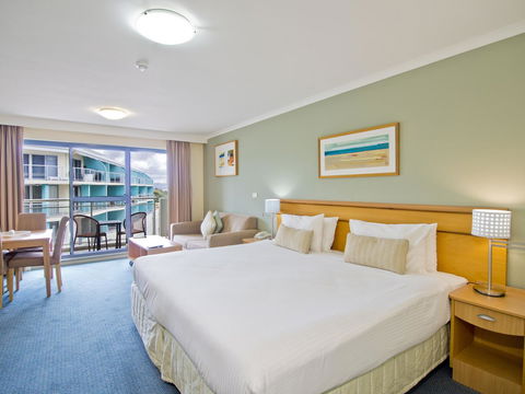 Oaks The Entrance Waterfront Suites - Accommodation Newcastle 10