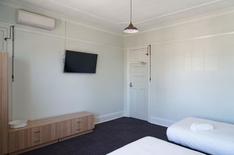 Rosehill Hotel - Accommodation Newcastle 4
