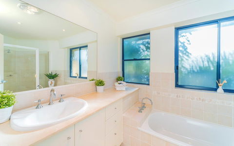 The Cove Yamba - Accommodation Newcastle 16