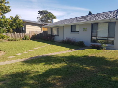 Golden Hill Cottage - Accommodation Newcastle 0