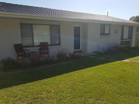 Golden Hill Cottage - Accommodation Newcastle 2