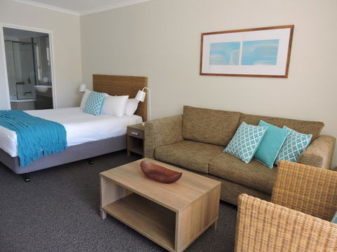 BASE Holidays - Ettalong Beach Premium Apartments - Accommodation Newcastle 13