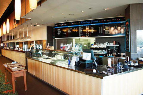 BASE Holidays - Ettalong Beach Premium Apartments - Accommodation Newcastle 2