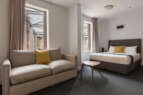 The Lucky Hotel - Accommodation Newcastle 18
