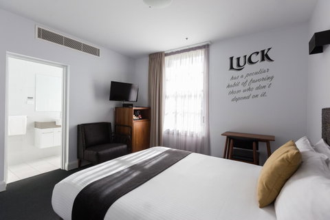 The Lucky Hotel - Accommodation Newcastle 3