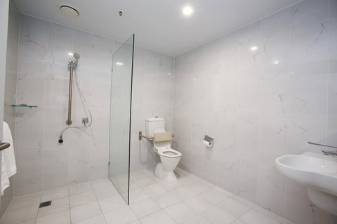 The Lucky Hotel - Accommodation Newcastle 36