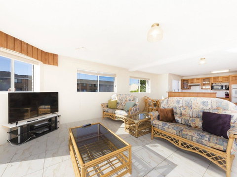 2 The Breckenridge - Accommodation Newcastle 8